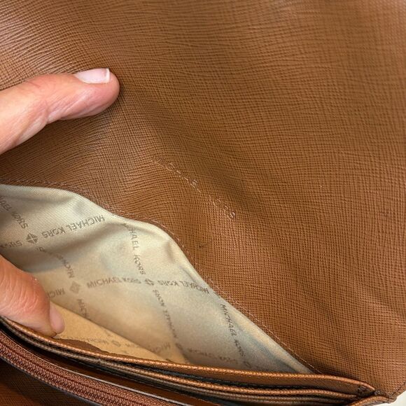 Michael Kors Pebbled Leather Fulton Flap Medallion Wallet - Picture 15 of 16